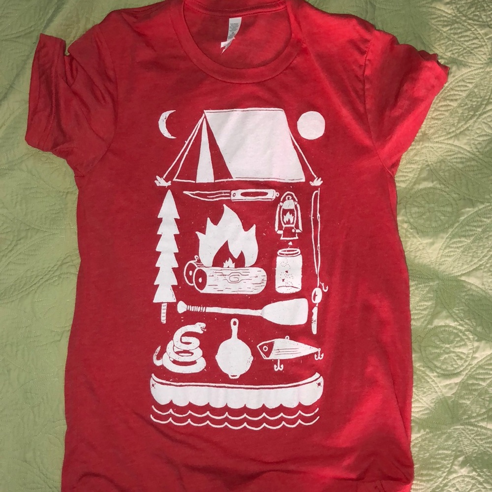 Kinship tee shirt camp fire graphic NWOT Sz small